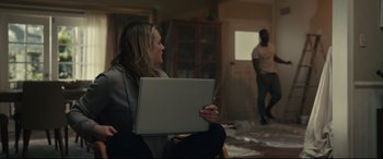 Movie still from “The Invisible Man” (2020), directed by Leigh Whannell – Medium shot, Over the shoulder angle