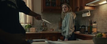 Movie still from “The Invisible Man” (2020), directed by Leigh Whannell – Medium shot, Over the shoulder angle