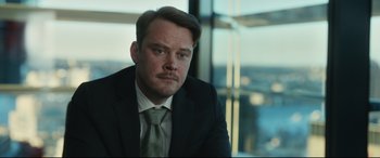 Movie still from “The Invisible Man” (2020), directed by Leigh Whannell – Close Up shot, Over the shoulder angle