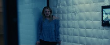 Movie still from “The Invisible Man” (2020), directed by Leigh Whannell – Medium shot, Over the shoulder angle