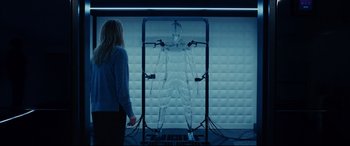 Movie still from “The Invisible Man” (2020), directed by Leigh Whannell – Medium shot, Over the shoulder angle