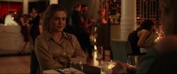 Movie still from “The Invisible Man” (2020), directed by Leigh Whannell – Medium shot, Over the shoulder angle