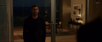 Movie still from “The Invisible Man” (2020), directed by Leigh Whannell – Medium shot, Over the shoulder angle