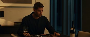 Movie still from “The Invisible Man” (2020), directed by Leigh Whannell – Medium shot, Over the shoulder angle