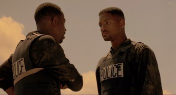 Movie still from “Bad Boys” (1995), directed by Michael Bay – Two police officers talking to each other in front of a sky background; Close Up shot, Over the shoulder angle