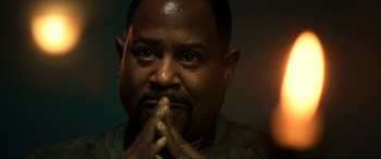 Movie still from “Bad Boys for Life” (2020), directed by Adil El Arbi – A person with his hands clasped together; Close Up shot, Over the shoulder angle