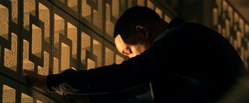Movie still from “Bad Boys for Life” (2020), directed by Adil El Arbi – A man sitting in the sunlight leaning against a wall; Close Up shot, Low angle