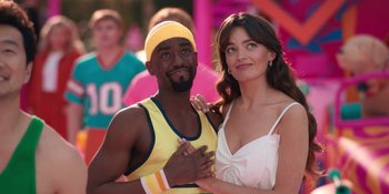 Movie still from “Barbie” (2023), directed by Greta Gerwig – A man and a woman posing for a picture; Close Up shot, Over the shoulder angle