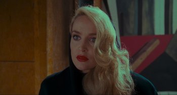 Movie still from “Batman” (1989), directed by Tim Burton – A woman with blonde hair and red lipstick looking at the camera; Close Up shot, Over the shoulder angle