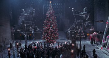Movie still from “Batman Returns” (1992), directed by Tim Burton – A crowd of people standing around a large christmas tree; Extreme Wide shot, High angle