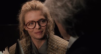 Movie still from “Batman Returns” (1992), directed by Tim Burton – A woman wearing glasses talking to a man; Close Up shot, Over the shoulder angle