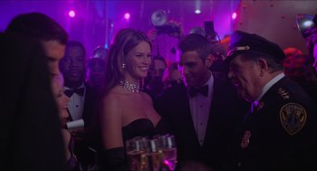 Movie still from “Batman & Robin” (1997), directed by Joel Schumacher – A man and a woman are standing in a crowd; Medium shot, Over the shoulder angle