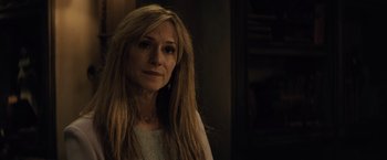 Movie still from “Batman v Superman: Dawn of Justice” (2016), directed by Zack Snyder – A person with long blonde hair; Close Up shot, Over the shoulder angle
