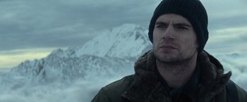 Movie still from “Batman v Superman: Dawn of Justice” (2016), directed by Zack Snyder – A person wearing a jacket and a hat; Close Up shot, Over the shoulder angle