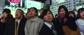 Movie still from “Battleship” (2012), directed by Peter Berg – A group of people standing in front of a building; Medium shot, Low angle