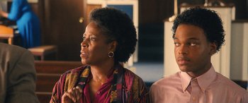 Movie still from “Big George Foreman” (2023), directed by George Tillman Jr. – Two women sitting next to each other in a room; Close Up shot, Low angle