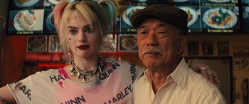 Movie still from “Birds of Prey” (2020), directed by Cathy Yan – A man and a woman standing next to each other; Close Up shot, Over the shoulder angle