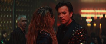 Movie still from “Birds of Prey” (2020), directed by Cathy Yan – A man and a woman standing next to each other; Close Up shot, Over the shoulder angle