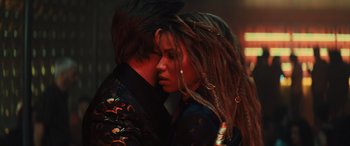 Movie still from “Birds of Prey” (2020), directed by Cathy Yan – A man and a woman with dreads embracing each other; Close Up shot, Over the shoulder angle