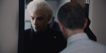 Movie still from “BlackBerry” (2023), directed by Matt Johnson – A man with white hair is looking at a man in a suit; Close Up shot, Over the shoulder angle