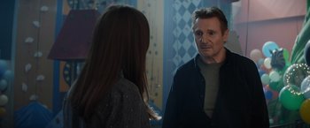 Movie still from “Blacklight” (2022), directed by Mark Williams – A man and a woman looking at each other in a mirror; Close Up shot, Over the shoulder angle