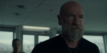 Movie still from “Blood Red Sky” (2021), directed by Peter Thorwarth – An older man with a beard and a mustache; Close Up shot, Low angle