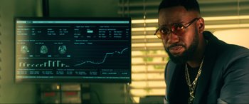 Movie still from “Bloodshot” (2020), directed by Dave Wilson – A person in front of a computer screen; Close Up shot, Over the shoulder angle