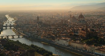 Movie still from “Book Club: The Next Chapter” (2023), directed by Bill Holderman – A view of a city from a high point of view; Extreme Wide shot, High angle