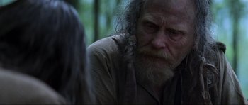 Movie still from “Braveheart” (1995), directed by Mel Gibson – An old man with a long beard sitting in front of a woman; Close Up shot, Over the shoulder angle