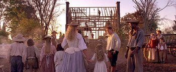 Movie still from “The Patriot” (2000), directed by Roland Emmerich – A group of people standing in front of a wooden structure; Wide shot, Low angle