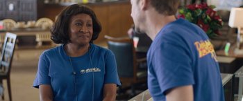 Movie still from “Breaking News in Yuba County” (2021), directed by Tate Taylor – A man and a woman are talking to each other; Close Up shot, Over the shoulder angle