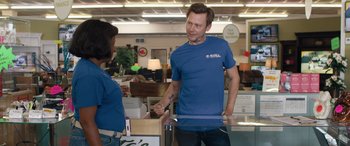 Movie still from “Breaking News in Yuba County” (2021), directed by Tate Taylor – A man and a woman are talking in a store; Medium shot, Over the shoulder angle