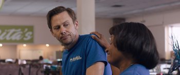 Movie still from “Breaking News in Yuba County” (2021), directed by Tate Taylor – A man and a woman are standing together; Close Up shot, Over the shoulder angle