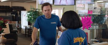 Movie still from “Breaking News in Yuba County” (2021), directed by Tate Taylor – A man and a woman talking to each other; Medium shot, Over the shoulder angle