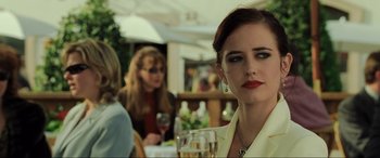 Movie still from “Casino Royale” (2006), directed by Martin Campbell – A woman with red lipstick is holding a glass of wine; Close Up shot, Over the shoulder angle