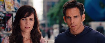 Movie still from “The Secret Life of Walter Mitty” (2013), directed by Ben Stiller – A man and a woman standing next to each other on the street; Close Up shot, Over the shoulder angle