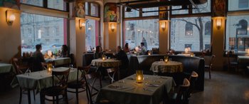 Movie still from “Champions” (2023), directed by Bobby Farrelly – People are sitting at tables in a restaurant; Extreme Wide shot, High angle