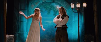 Movie still from “Champions” (2023), directed by Bobby Farrelly – A man and a woman are standing next to each other in front of an arch; Medium shot, Over the shoulder angle