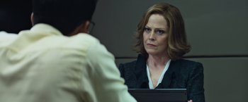 Movie still from “Chappie” (2015), directed by Neill Blomkamp – A woman sitting in front of a mirror looking at a man; Close Up shot, Over the shoulder angle