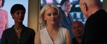 Movie still from “Charlie's Angels” (2019), directed by Elizabeth Banks – A woman with blonde hair and a white top; Close Up shot, Over the shoulder angle
