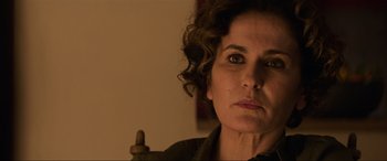 Movie still from “Charlie's Angels” (2019), directed by Elizabeth Banks – A person with curly brown hair; Close Up shot, Over the shoulder angle