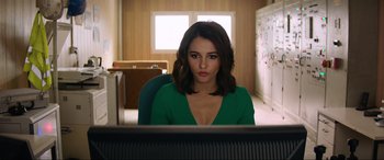 Movie still from “Charlie's Angels” (2019), directed by Elizabeth Banks – A woman sitting in front of a computer monitor; Close Up shot, Over the shoulder angle