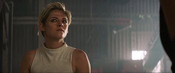 Movie still from “Charlie's Angels” (2019), directed by Elizabeth Banks – A person with short blonde hair; Close Up shot, Low angle