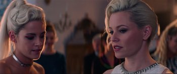 Movie still from “Charlie's Angels” (2019), directed by Elizabeth Banks – A woman with blonde hair is looking to her left; Close Up shot, Over the shoulder angle