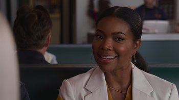 Movie still from “Cheaper by the Dozen” (2022), directed by Gail Lerner – A woman sitting in front of a man in a restaurant; Close Up shot, Over the shoulder angle