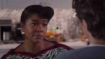 Movie still from “Cheaper by the Dozen” (2022), directed by Gail Lerner – An african american woman in a zebra print shirt; Close Up shot, Over the shoulder angle