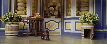 Movie still from “Chip 'n Dale: Rescue Rangers” (2022), directed by Akiva Schaffer – Two small toy bears in front of a pastry shop; Wide shot, Over the shoulder angle