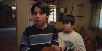 Movie still from “Chupa” (2023), directed by Jonás Cuarón – Close Up shot, Over the shoulder angle