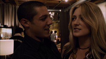 Movie still from “Cloverfield” (2008), directed by Matt Reeves – A man and a woman standing next to each other; Close Up shot, Over the shoulder angle