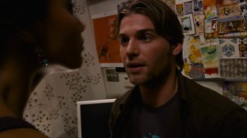 Movie still from “Cloverfield” (2008), directed by Matt Reeves – A young man talking to another young man in front of a computer; Close Up shot, Over the shoulder angle